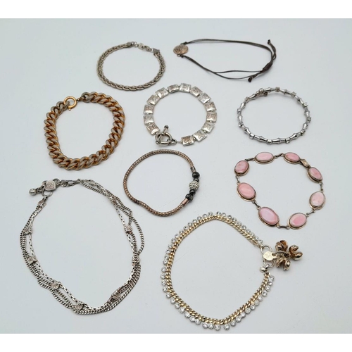 965 - A Selection of 9x Different Styled vintage bracelets.