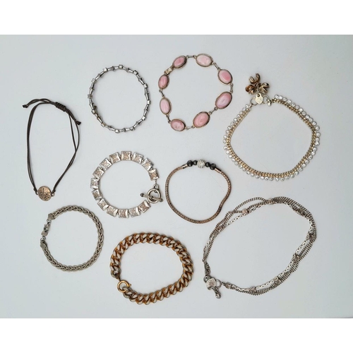 965 - A Selection of 9x Different Styled vintage bracelets.