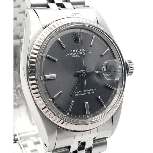 10 - A Rolex Oyster Datejust Gents Watch. Model 1601. Oyster steel bracelet and case - 36mm. Silver tone ... 