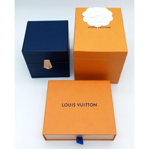 38 - A Louis Vuitton Tambour Street Diver Quartz Gents Watch. Model - QA124. White rubber strap. Stainles... 