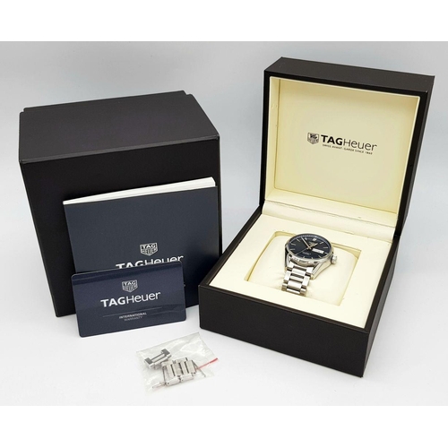 45 - A Tag Heuer Carrera Calibre 5 Automatic Gents Watch. Stainless steel bracelet and case - 42mm. Metal... 