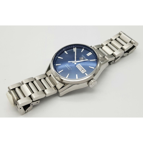 45 - A Tag Heuer Carrera Calibre 5 Automatic Gents Watch. Stainless steel bracelet and case - 42mm. Metal... 