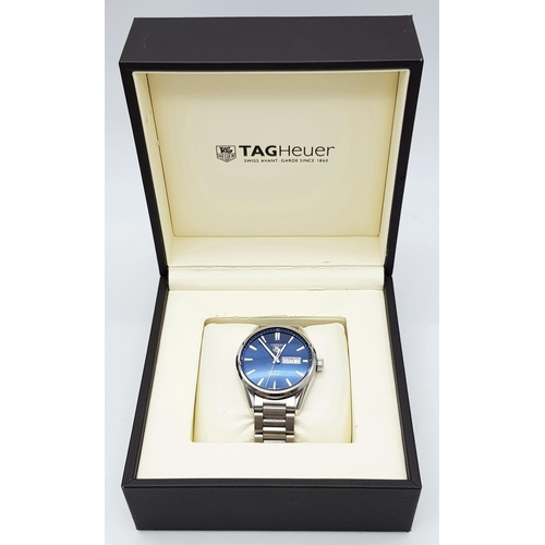 45 - A Tag Heuer Carrera Calibre 5 Automatic Gents Watch. Stainless steel bracelet and case - 42mm. Metal... 