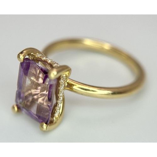 118 - A 18K YELLOW GOLD DIAMOND HIDDEN HALO RING SET WITH AMETHYST,  2.90CT AMETHYST.  3.5G TOTAL WEIGHT, ... 