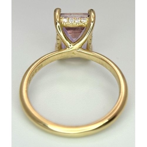 118 - A 18K YELLOW GOLD DIAMOND HIDDEN HALO RING SET WITH AMETHYST,  2.90CT AMETHYST.  3.5G TOTAL WEIGHT, ... 