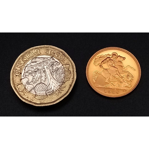 17 - A 22K GOLD PROOF HALF SOVEREIGN DATED 1980 ENCAPSULATED AND IN THE ROYAL MINT PRESENTATION BOX .