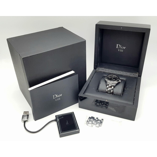 382 - A Christian Dior Automatic Ladies Watch. Ceramic and stainless steel bracelet and case - 38mm. Black... 