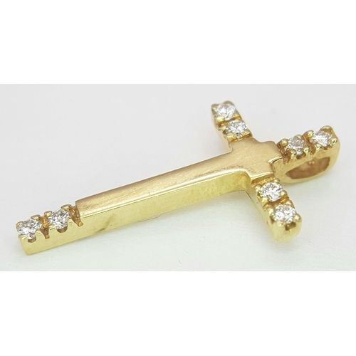 389 - AN 18K YELLOW GOLD DIAMOND SET CROSS 1.2G TOTAL WEIGHT, 1CM x 2.8CM. Ref: SC 8087