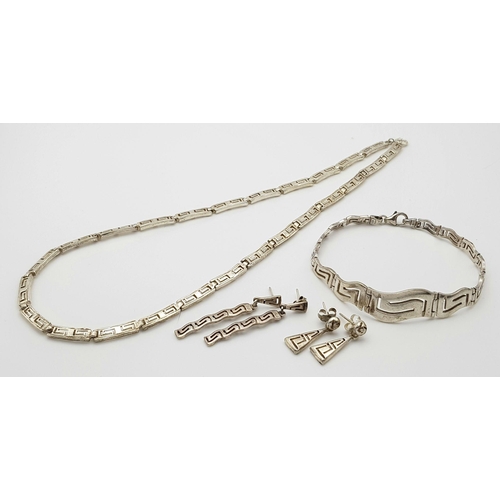 1289 - A Beautiful Vintage Set of Sterling Silver Greek Key Jewellery Including A Bracelet, Earrings and Ne... 