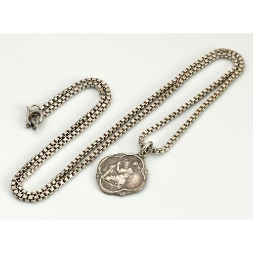 1278 - A sterling silver St Christopher pendant on silver box chain. Total weight 10.8G Total length 46cm.