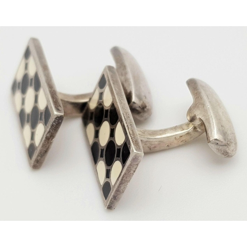 1290 - Two Pairs of Solid Silver 925 Stylish Cufflinks, Total weight: 28.8 grams. In very good condition.