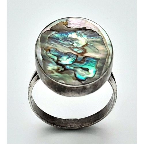 1293 - A vintage 925 Mexico silver Mother of Pearl ring. Total weight 4.7G. Size Q/R.