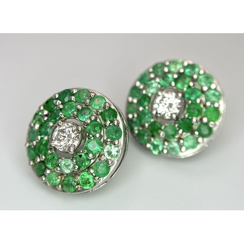 101 - An 18K White Gold, Emerald, Diamond GIA Certified Jewellery Set. An 18K Gold, Emerald, diamond circu... 