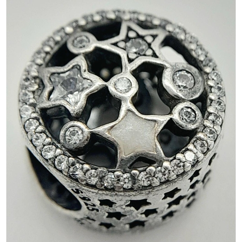 893 - A PANDORA STERLING SILVER STONE SET STARS CHARM 2.5G TOTAL WEIGHT, 1CM DIAMETER. Ref: SC 8036