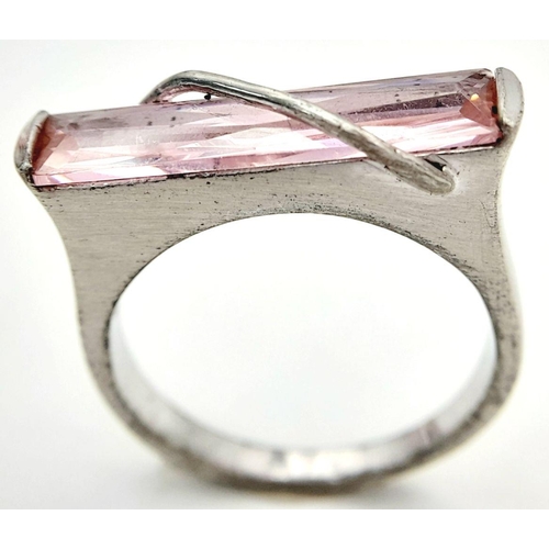 859 - A Vintage and Unique, Modernist Design, Sterling Silver Pink Tourmaline Set Ring Size P1/2. The Ring... 