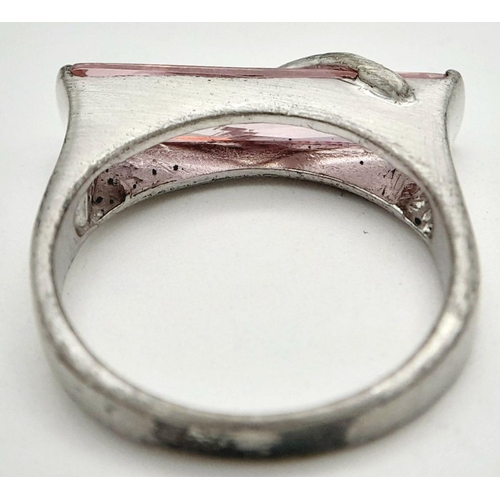 859 - A Vintage and Unique, Modernist Design, Sterling Silver Pink Tourmaline Set Ring Size P1/2. The Ring... 