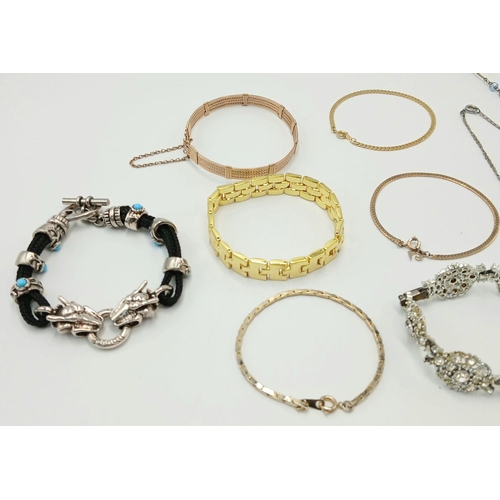 866 - A Parcel of Vintage Costume Jewellery, 3 Necklaces and 4 Bracelets Including a Czech Glass Bead Neck... 