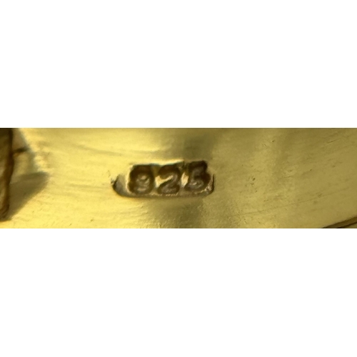 950 - A Unisex Sterling Silver Yellow Gold Gilt Amethyst Set Ring Size R. The Ring is Set with an 8mm Roun... 