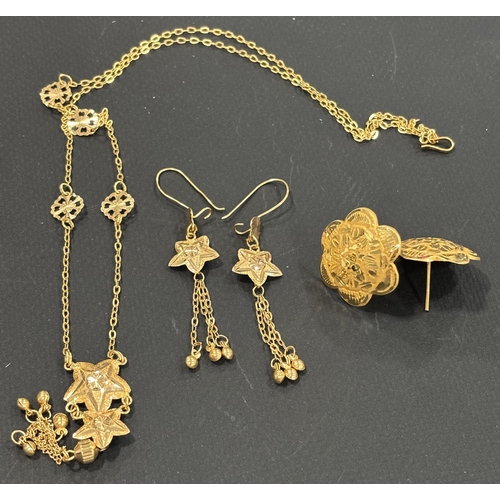 392 - A Lot of Jewellery: A 21K Yellow Gold Necklace A/F and Two Pairs of Earrings (One 22K, One 21K). 16.... 