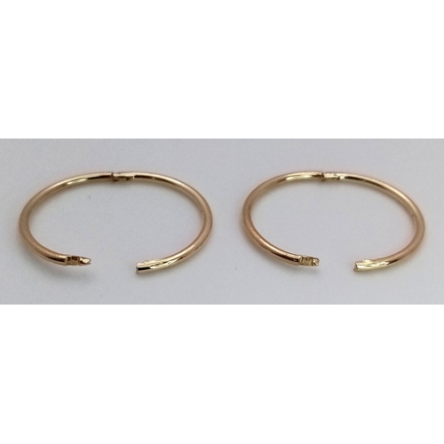 923 - A PAIR OF 9K YELLOW GOLD MINI HOOP SLEEPER EARRINGS .0.8G. SC5013
