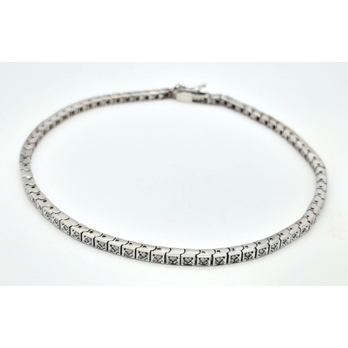 456 - A 14K White Gold Tennis Bracelet. 19cm. 8.6g total weight.