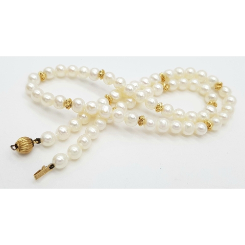 542 - A 9K Gold and Freshwater Pearl Necklace. 40cm. Gold clasp and spacers. Pearls 6/7mm. 18g. Comes with... 