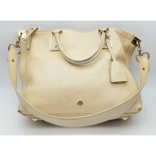 661 - A Mulberry Alice Zipped Leather Tote Bag. Neutral-toned leather exterior with gold-toned hardware, d... 