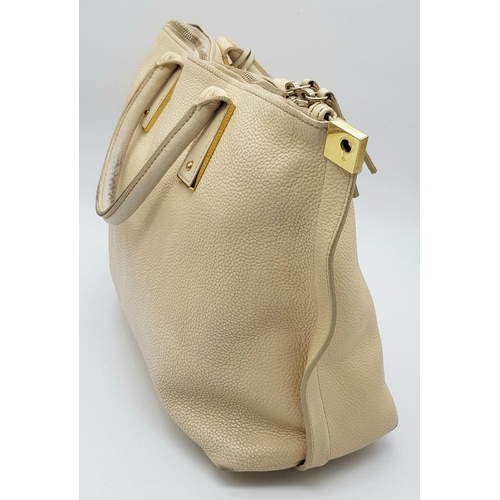 661 - A Mulberry Alice Zipped Leather Tote Bag. Neutral-toned leather exterior with gold-toned hardware, d... 