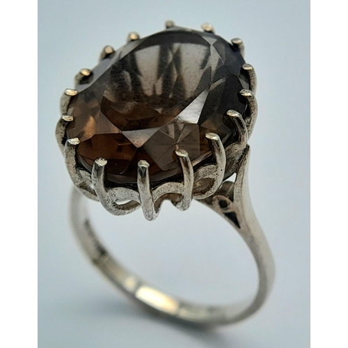 922 - A Hallmarked 1977 (Jubilee Year) Silver and Large Smoky Quartz Set Ring Size O. The Ring is Set with... 