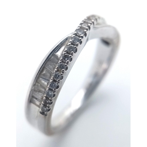 135 - AN 18K WHITE GOLD CROSSOVER MIXED CUT DIAMOND RING. 0.25CT. 3.35G IN WEIGHT. SIZE J. Ref: SC 1046