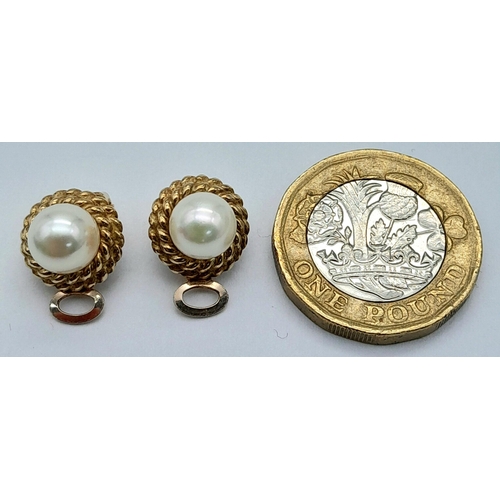 252 - Impressive pair of elegant 9 CARAT GOLD CLIP-ON EARRINGS. Having the form of coiled rope with pearl ... 