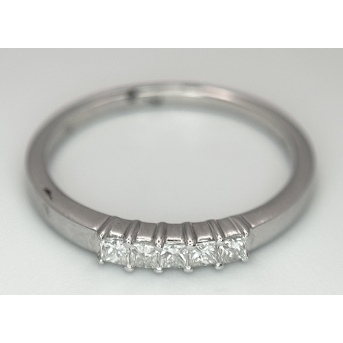 275 - AN 18K WHITE GOLD DIAMOND 5 STONE PRINCESS CUT RING 0.25CT. 2G TOTAL WEIGHT. SIZE M. Ref: SC 1050