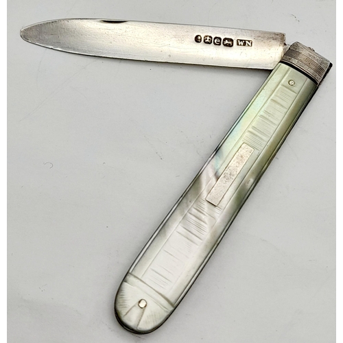 294 - Antique GEORGE IV SILVER BLADED FRUIT KNIFE with Mother of Pearl Handle. Having clear hallmark for W... 