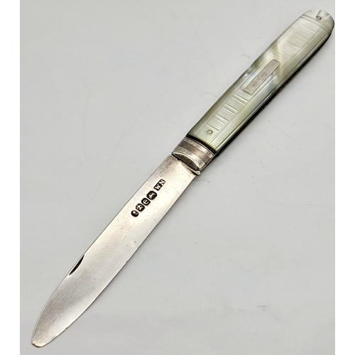 294 - Antique GEORGE IV SILVER BLADED FRUIT KNIFE with Mother of Pearl Handle. Having clear hallmark for W... 