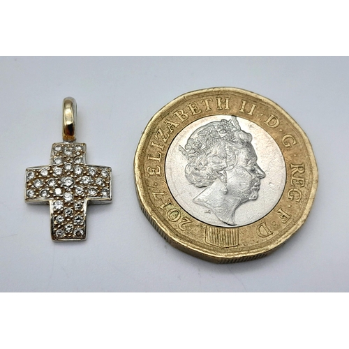 366 - AN 18K WHITE GOLD DIAMOND SET CROSS PENDANT 1.9G IN WEIGHT  APPROX. 1.8CM IN HEIGHT AND 1.1CM IN WID... 