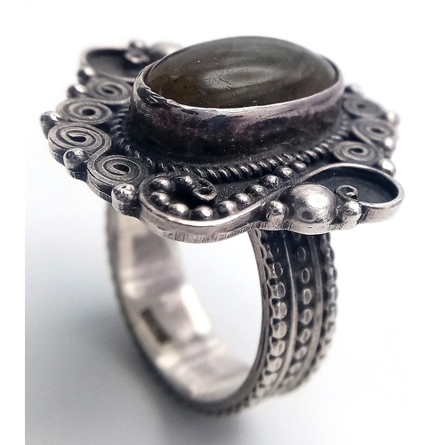 371 - Magnificent vintage LABRADORITE RING. Set in SILVER with  large ornate SILVER MOUNT. Size S. Absolut... 