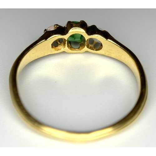 380 - AN 18K YELLOW GOLD EMERALD & OPAL RING. 1.8G TOTAL WEIGHT. SIZE J. Ref: SC 1061