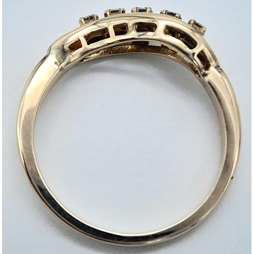 408 - AN 18K YELLOW GOLD DIAMOND TWIST RING. 0.20CT. 2.85G IN WEIGHT. SIZE O AND 1/2. Ref: A/S 1175