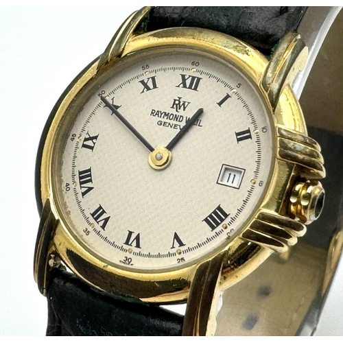 1124 - A Raymond Weil Gold Plated Quartz Ladies Watch. Black leather strap. Gilded case - 28mm. Cream dial ... 