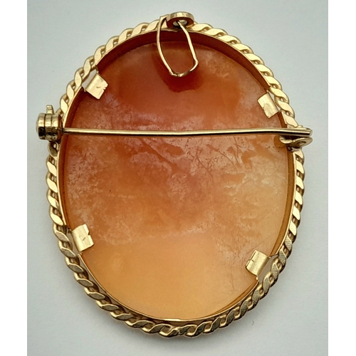 959 - A 9K Yellow Gold Cameo Brooch/Locket. 4.5cm. 6g total weight.