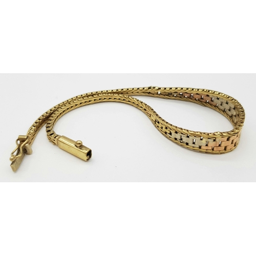 598 - A 3 COLOURED GOLD GRADUATED WOVEN BRACELET IN 9K GOLD .     8.2gms     20cms