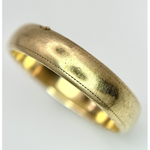 467 - A 9K Yellow Gold Band Ring. 5mm width. Size T. 4.25g.