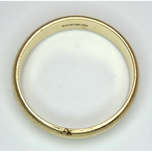 467 - A 9K Yellow Gold Band Ring. 5mm width. Size T. 4.25g.