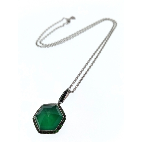 327 - A Stephen Webster Designer Agate, 18K Gold Pendant and Necklace. A green hexagonal 3.99ct agate pend... 