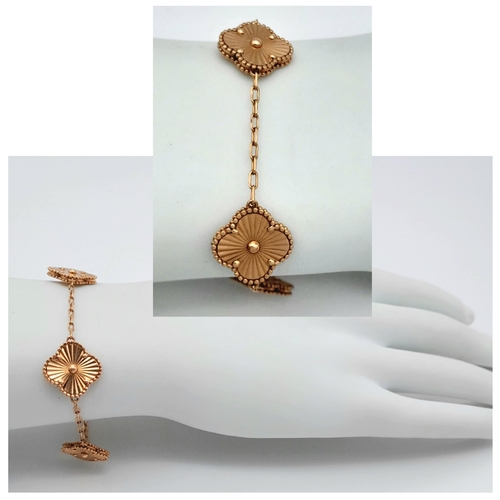 114 - A 9K YELLOW GOLD CLOVER BRACELET 7.75G TOTAL WEIGHT. APPROX. 18CM IN LENGTH. Ref: SC 1013