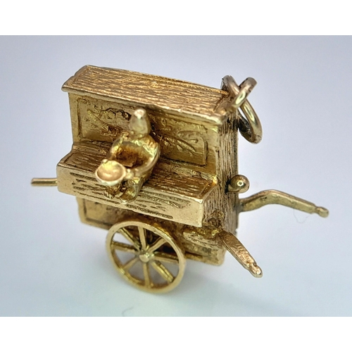 233 - A 9K YELLOW GOLD VINTAGE ORGAN GRINDER & MONKEY CHARM. 5.2G TOTAL WEIGHT. APPROX. 1.8CM IN HEIGHT AN... 