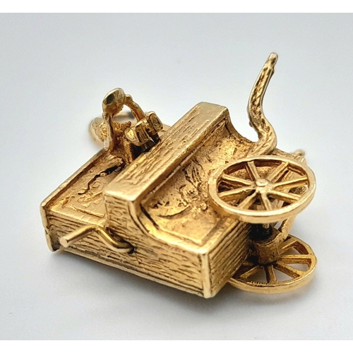 233 - A 9K YELLOW GOLD VINTAGE ORGAN GRINDER & MONKEY CHARM. 5.2G TOTAL WEIGHT. APPROX. 1.8CM IN HEIGHT AN... 