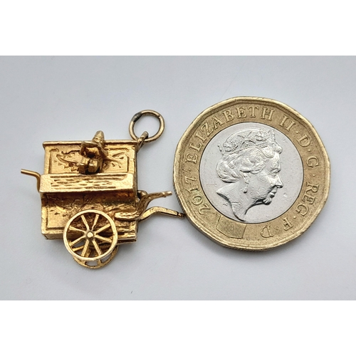 233 - A 9K YELLOW GOLD VINTAGE ORGAN GRINDER & MONKEY CHARM. 5.2G TOTAL WEIGHT. APPROX. 1.8CM IN HEIGHT AN... 