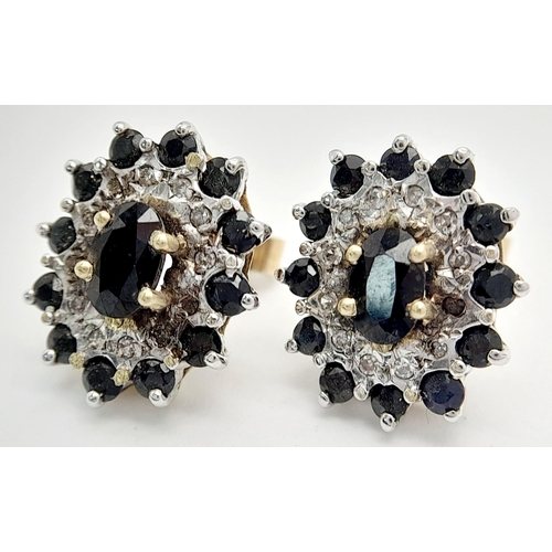 282 - A PAIR OF 9K YELLOW GOLD DIAMOND & SAPPHIRE CLUSTER STUD EARRINGS. 4.2G TOTAL WEIGHT. APPROX. 1.4CM ... 