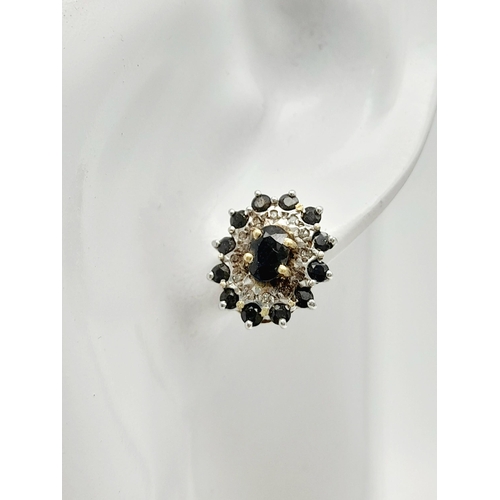 282 - A PAIR OF 9K YELLOW GOLD DIAMOND & SAPPHIRE CLUSTER STUD EARRINGS. 4.2G TOTAL WEIGHT. APPROX. 1.4CM ... 